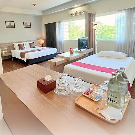 Akelada Hotel Nang Rong Esterno foto