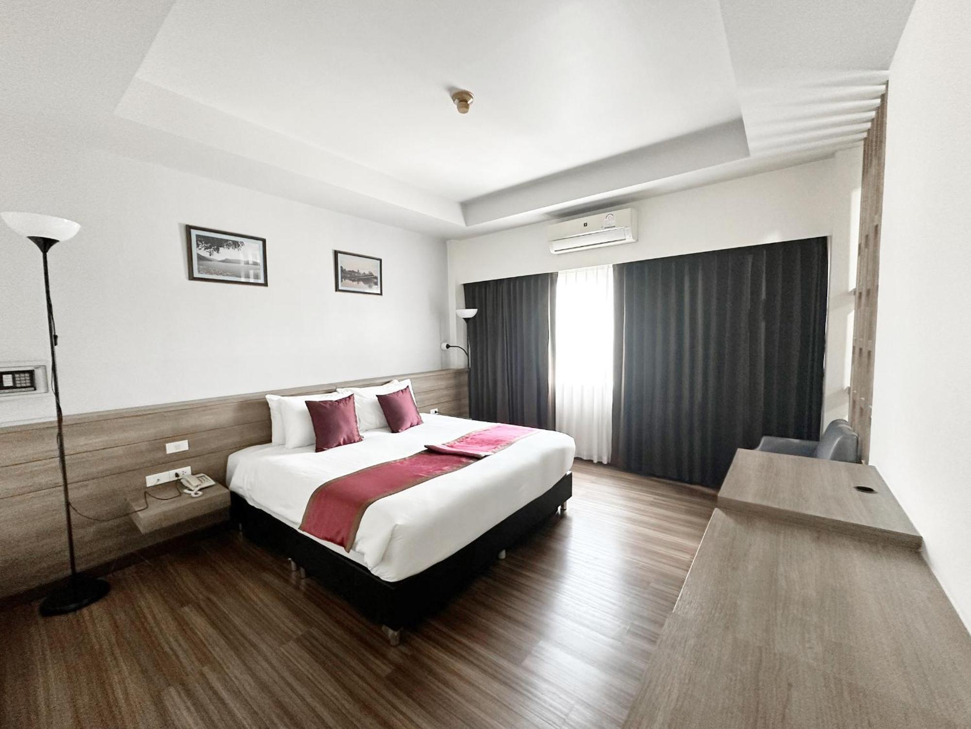 Akelada Hotel Nang Rong Esterno foto