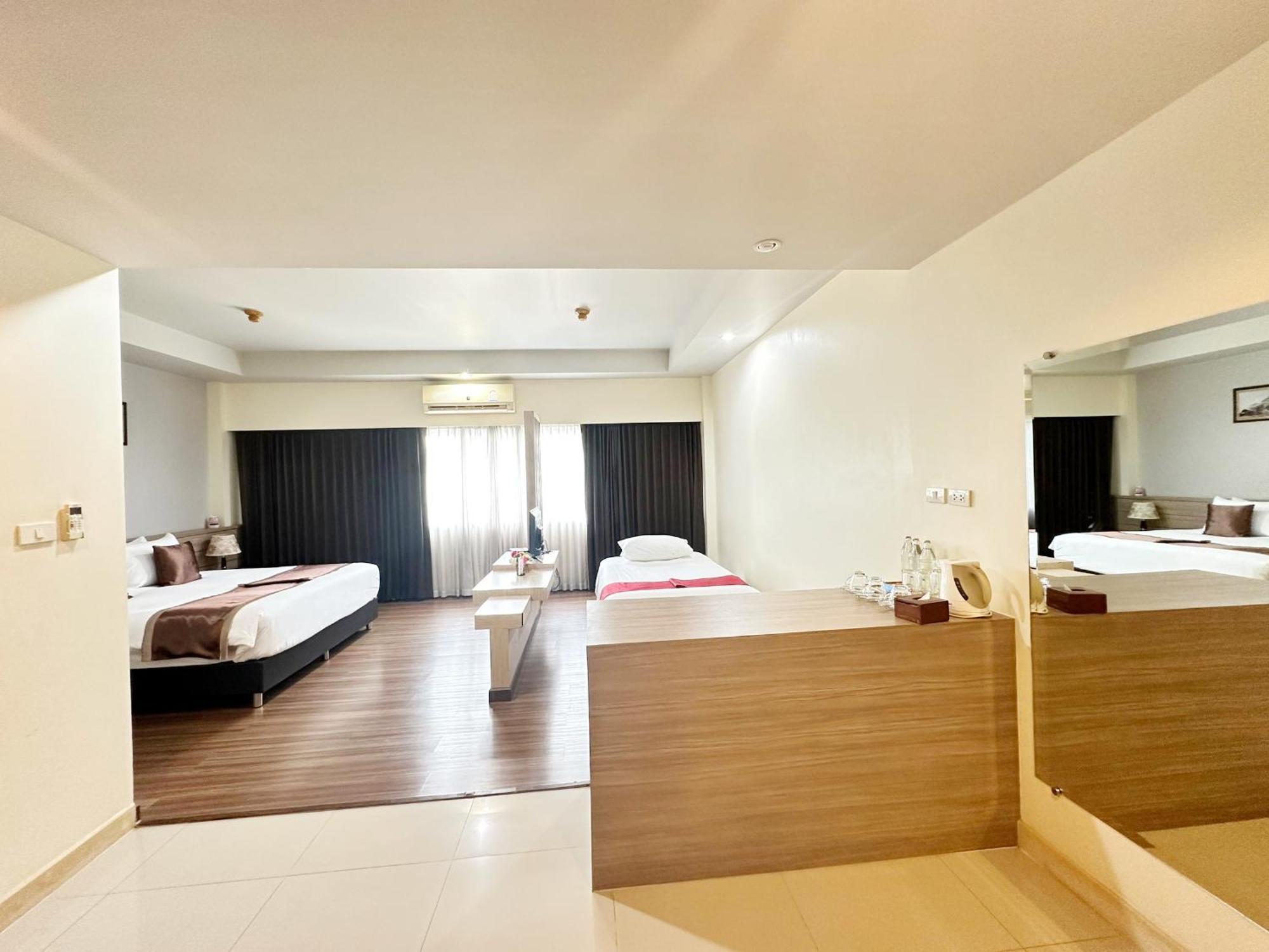 Akelada Hotel Nang Rong Esterno foto