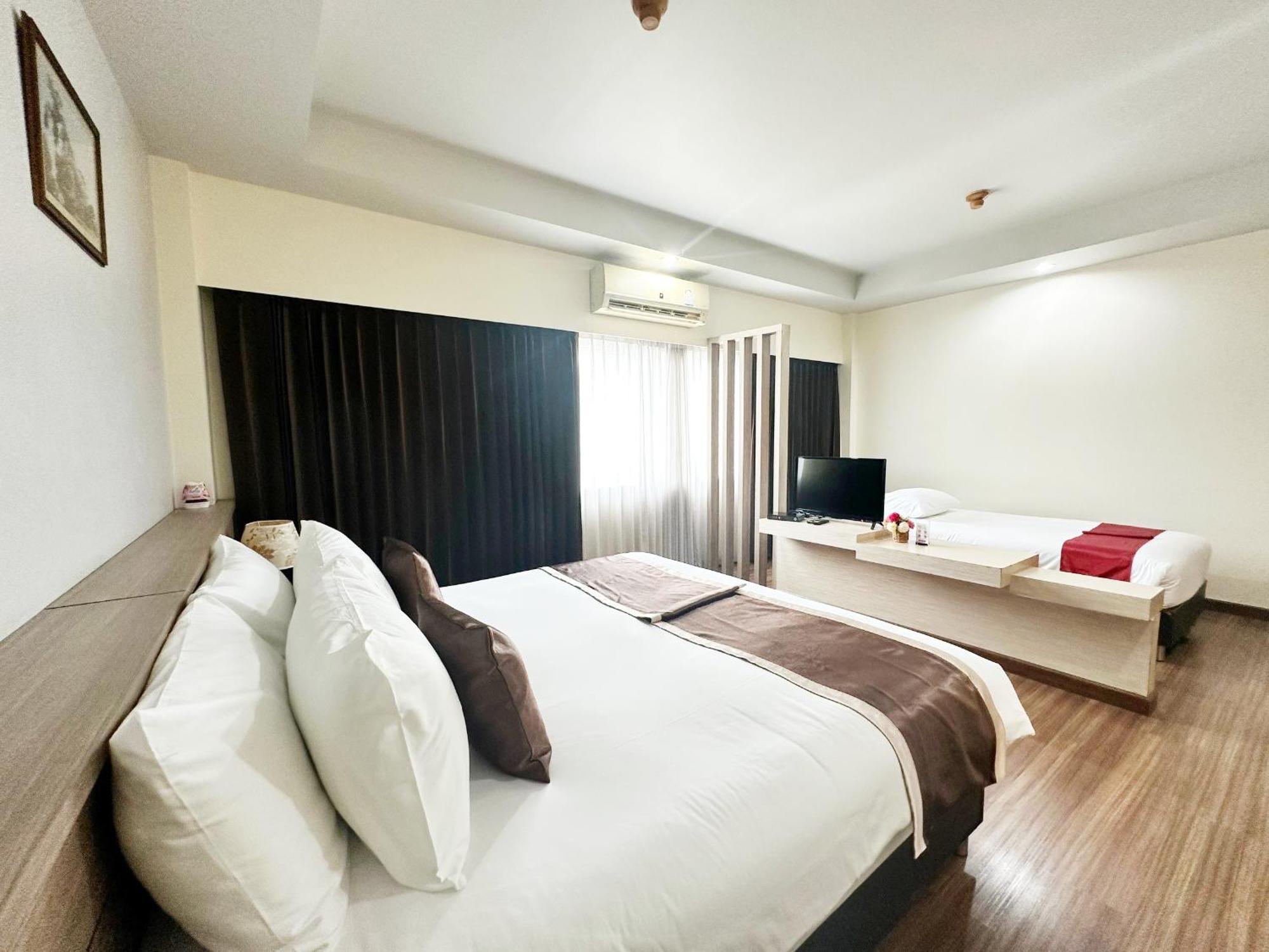 Akelada Hotel Nang Rong Esterno foto