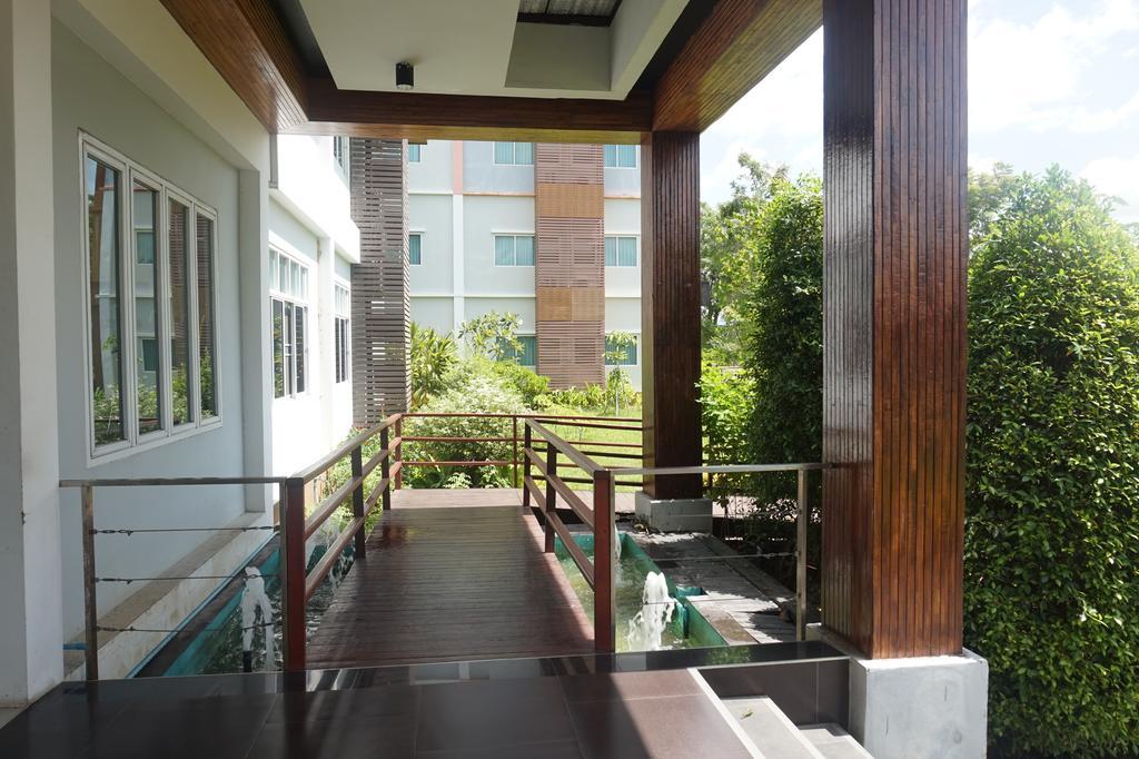 Akelada Hotel Nang Rong Esterno foto