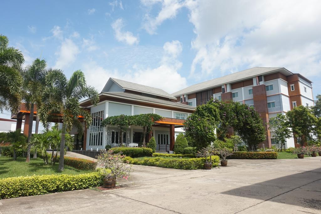 Akelada Hotel Nang Rong Esterno foto