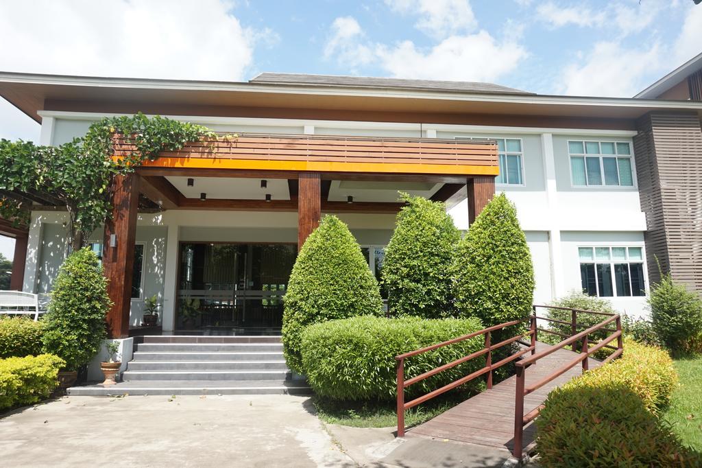 Akelada Hotel Nang Rong Esterno foto