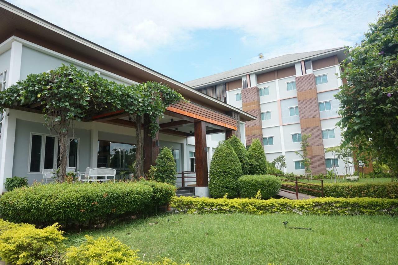 Akelada Hotel Nang Rong Esterno foto
